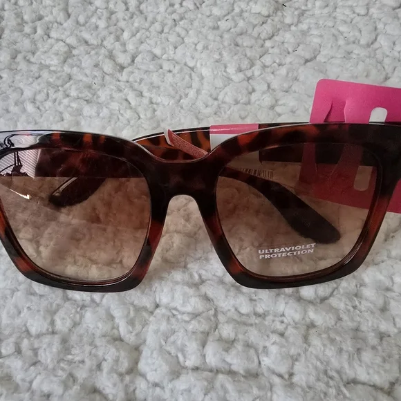 Brown Plaid Newsboy Cap & Brown Sun Glasses Duo - Picture 10 of 13